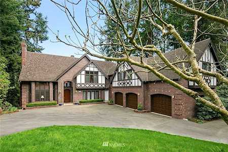 9118 SW Harbor Dr Vashon, WA 98070
