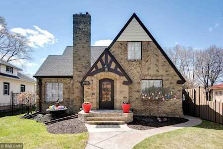 4145 Quail Avenue N Robbinsdale, MN 55422