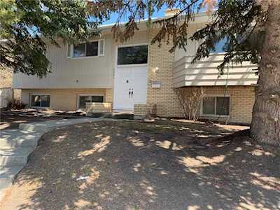 3204 Uplands Place NW Calgary, AB T2N 4H1
