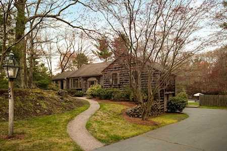 32 Bishops Lane Lynnfield, MA 01940