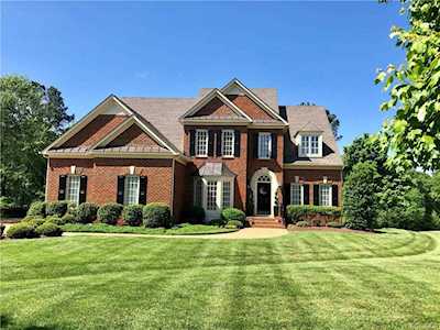 16243 Maple Hall Dr Midlothian, VA 23113