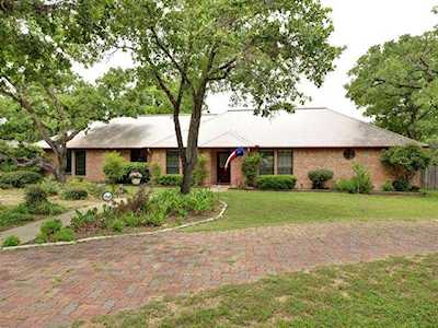 233 Oak Loop Cedar Creek, TX 78612