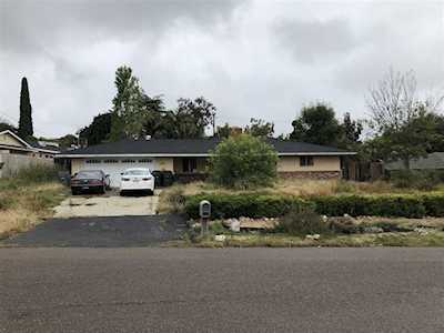 203 Woodland Dr Vista, CA 92083