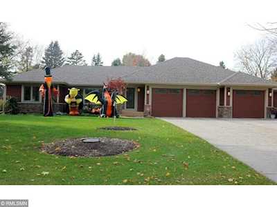 2493 Simpson Street Roseville, MN 55113