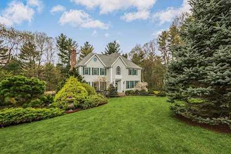 36 Falcon Ridge Dr Hopkinton, MA 01748