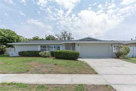 10073 Commodore Drive Seminole, FL 33776