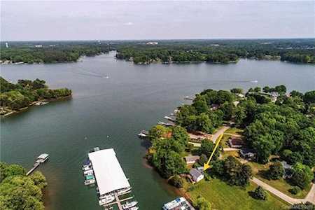 175 Commodore Loop Mooresville, NC 28117