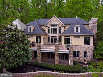 5710 Oak Crest Dr Doylestown, PA 18902