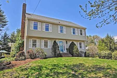 15 Debora Rd North Attleboro, MA 02760
