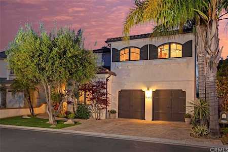 19265 Woodlands Drive Huntington Beach, CA 92648