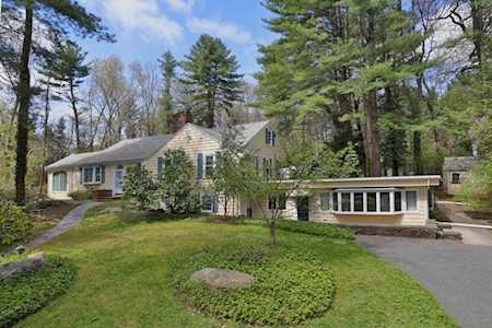 8 Baldwin Lane Lynnfield, MA 01940