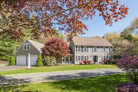 39 Homeward Ln Walpole, MA 02081