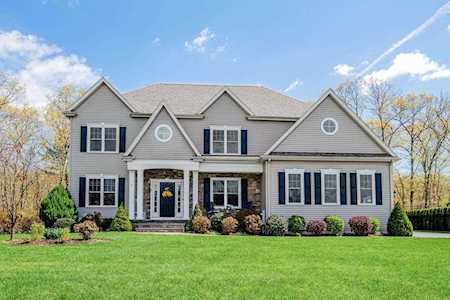 81 Jeffrey Dr North Attleboro, MA 02760
