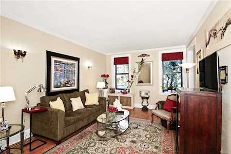 31 W Pondfield Rd #8 Yonkers, NY 10708
