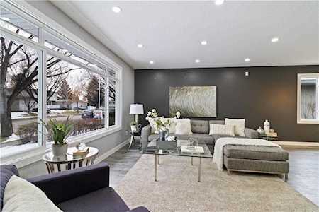 1404 Northmount Drive NW Calgary, AB T2L 0G2