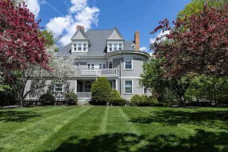 11 Washington St #4 Newton, MA 02458