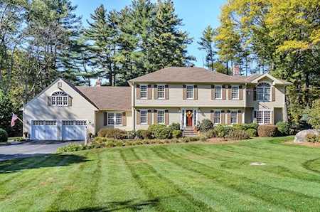 64 Pine St Medfield, MA 02052