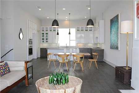 1411 Town Creek Rd #6 Austin, TX 78741