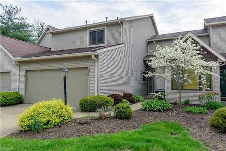 27 Lethbridge Ln Copley, OH 44321
