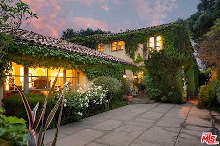 12165 Iredell Street Studio City, CA 91604