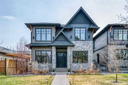 5856 Bowwater Crescent NW Calgary, AB T3B 2E2