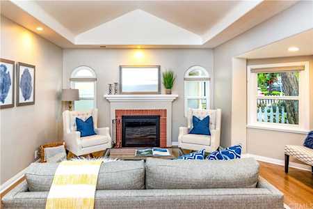 3000 N Poinsettia Avenue Manhattan Beach, CA 90266