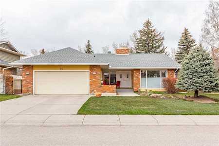 35 Midvalley Crescent SE Calgary, AB T2X 1T4