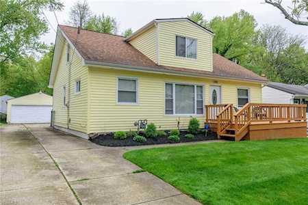 1008 Endicott Dr Akron, OH 44313