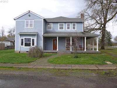 215 W Madison St Carlton, OR 97111
