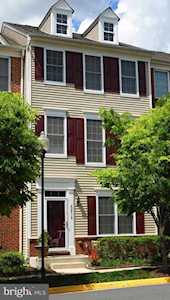 42818 Eggleston Terrace Chantilly, VA 20152