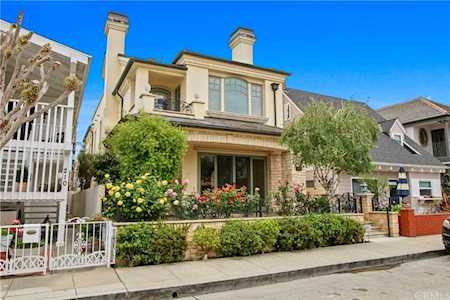 208 Emerald Avenue Newport Beach, CA 92662