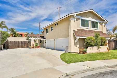 419 Portland Circle Huntington Beach, CA 92648