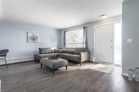 219 Huntington Park Bay NW #206 Calgary, AB T2K 5H5