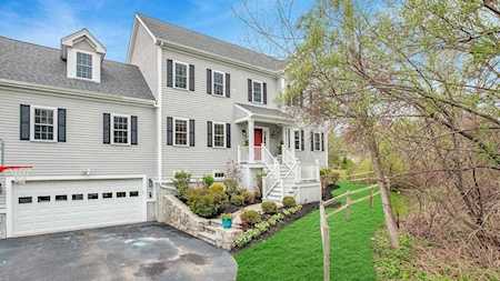 2 Karen Ln Natick, MA 01760