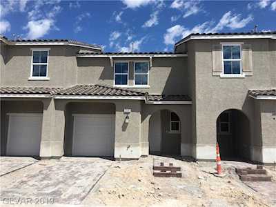 5392 Blustery Towns Ave Las Vegas, NV 89118