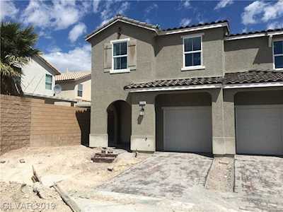 5396 Blustery Towns Ave Las Vegas, NV 89118