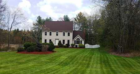 14 Washington Way Kingston, NH 03848