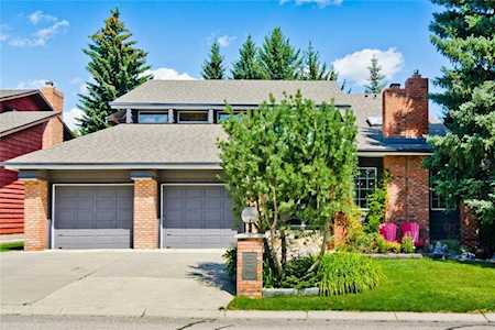 208 Canter Place SW Calgary, AB T2W 3Z2