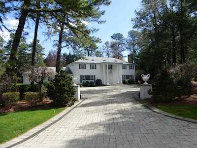 207 Ardsley Rd Longmeadow, MA 01106