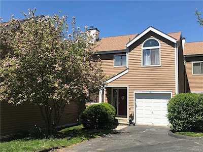 61 Pond View Ln New Castle, NY 10514