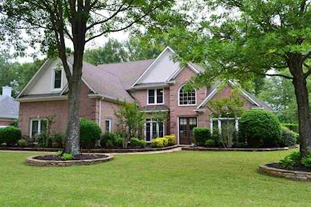 2200 Lake Page Dr Collierville, TN 38017