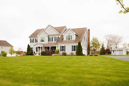 75 Olivia Dr Northbridge, MA 01534