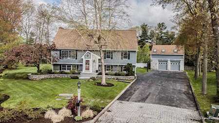 8 Cherokee Circle Andover, MA 01810