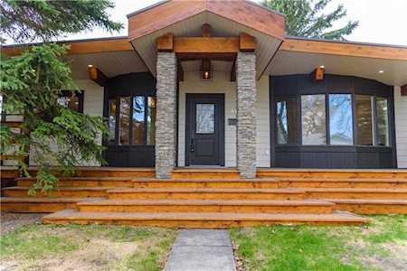 41 Butler Crescent NW Calgary, AB T2L 1K4