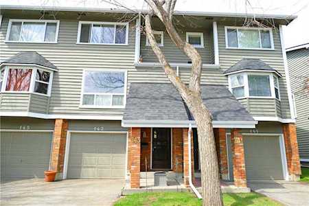143 Woodglen Grove SW Calgary, AB T2W 4J9