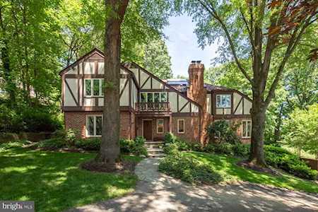 2821 Quebec St Arlington, VA 22207