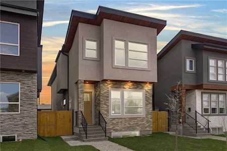 2232 28 Street SW Calgary, AB T3E 2H6