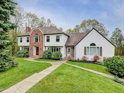 7 Edgewood Rd Westborough, MA 01581