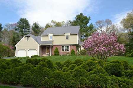 10 Claire Ave Mansfield, MA 02048