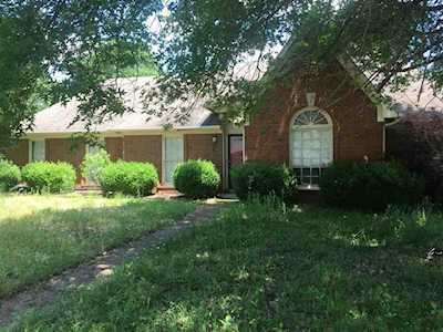 1270 Fox Trace Dr Memphis, TN 38016